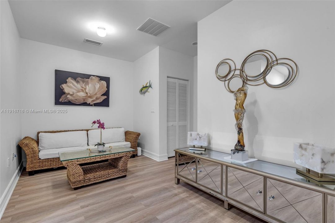 Activo con contrato: $3,950 (3 camas, 2 baños, 2658 Pies cuadrados)