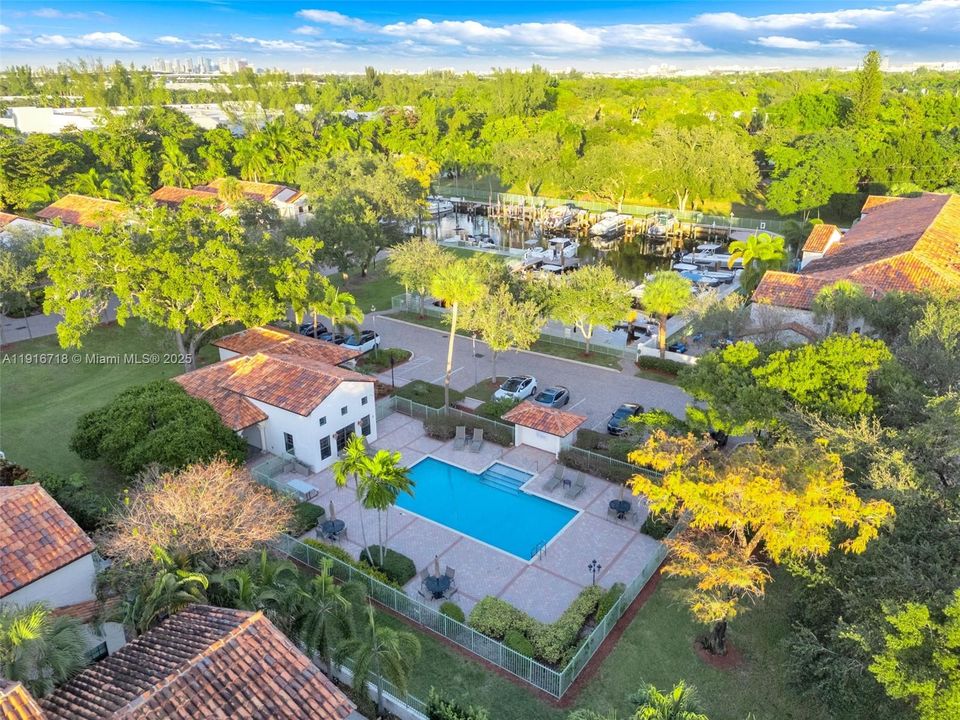 Activo con contrato: $3,950 (3 camas, 2 baños, 2658 Pies cuadrados)