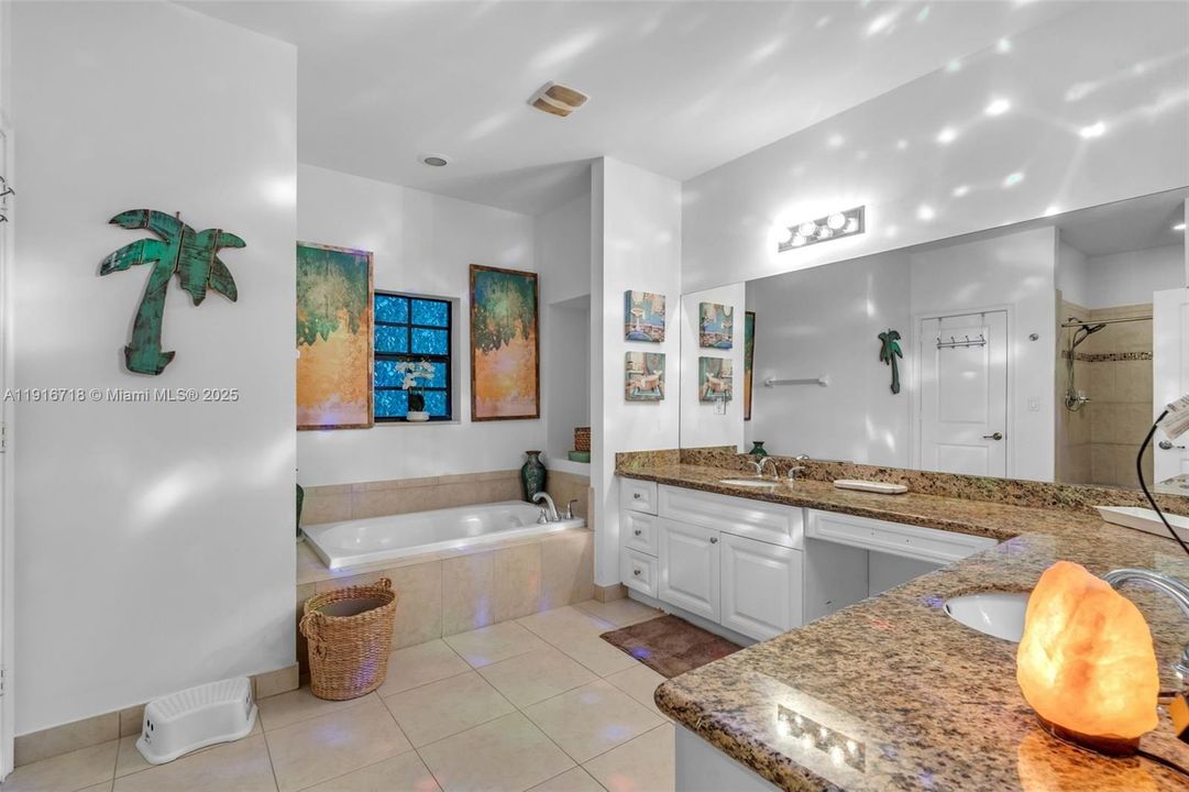 Activo con contrato: $3,950 (3 camas, 2 baños, 2658 Pies cuadrados)