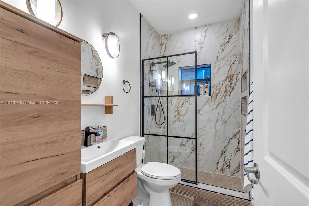 Activo con contrato: $3,950 (3 camas, 2 baños, 2658 Pies cuadrados)