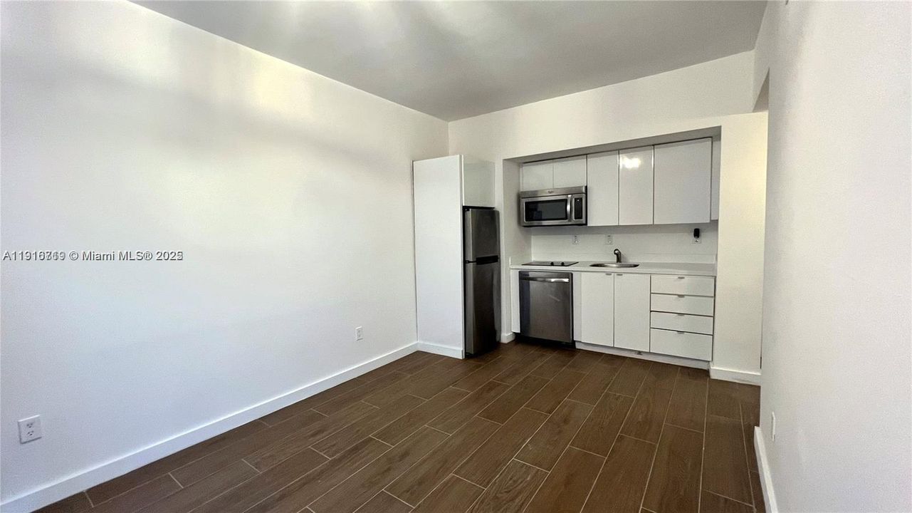 For Rent: $3,200 (2 beds, 2 baths, 667 Square Feet)