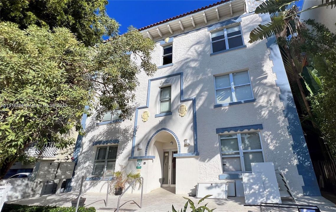 For Rent: $3,200 (2 beds, 2 baths, 667 Square Feet)