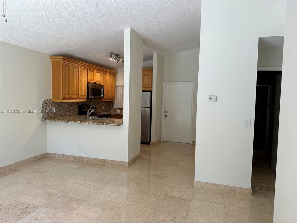 For Rent: $2,195 (2 beds, 1 baths, 11536 Square Feet)
