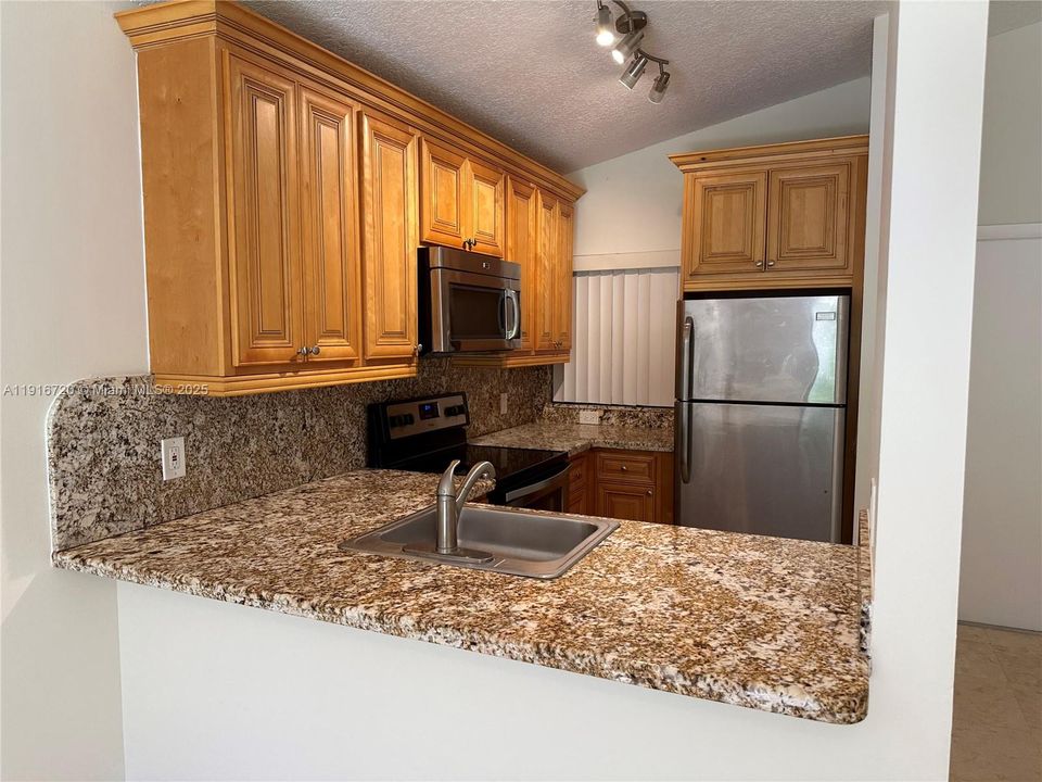 For Rent: $2,195 (2 beds, 1 baths, 11536 Square Feet)