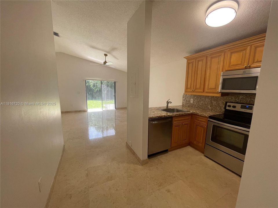 For Rent: $2,195 (2 beds, 1 baths, 11536 Square Feet)