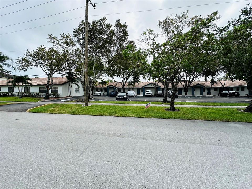 For Rent: $2,195 (2 beds, 1 baths, 11536 Square Feet)