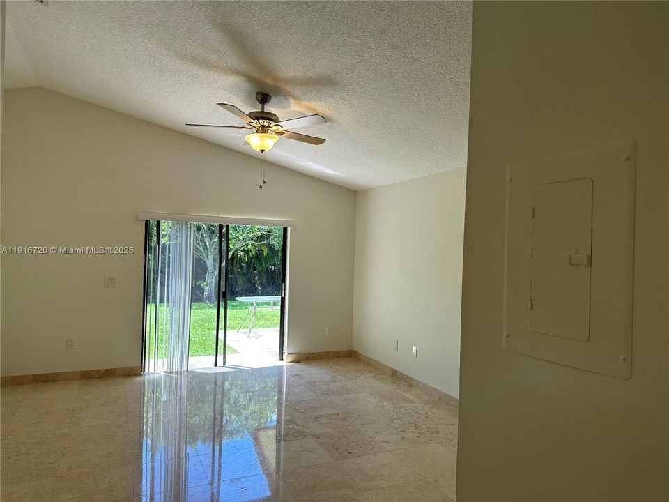 For Rent: $2,195 (2 beds, 1 baths, 11536 Square Feet)