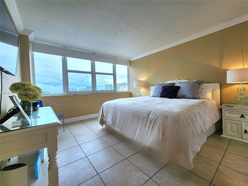 Recently Rented: $4,800 (2 beds, 2 baths, 1312 Square Feet)