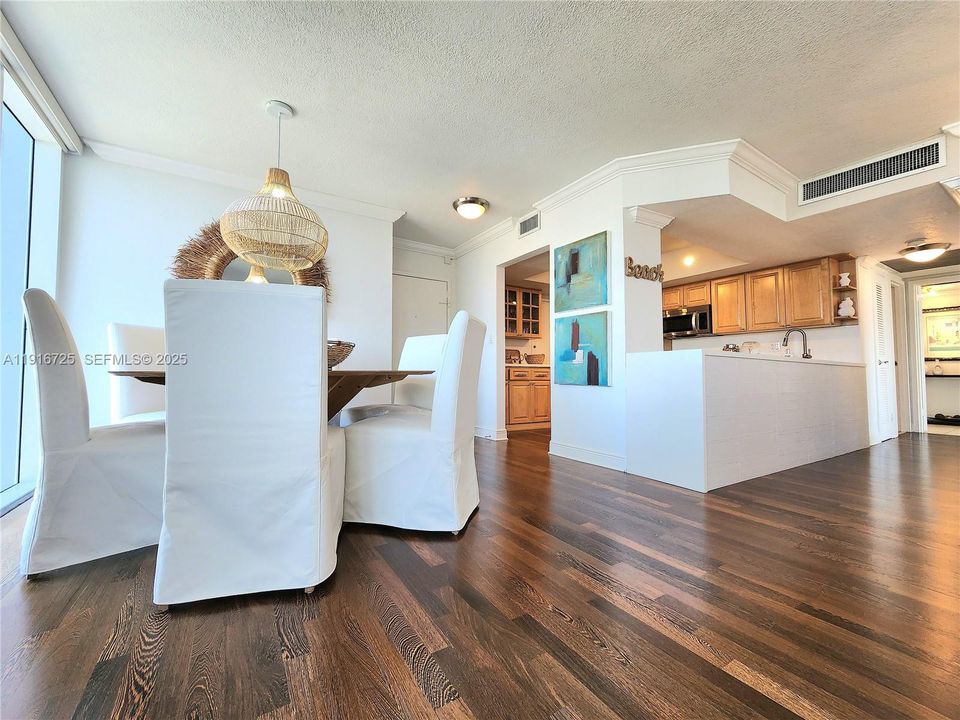 Recently Rented: $4,800 (2 beds, 2 baths, 1312 Square Feet)