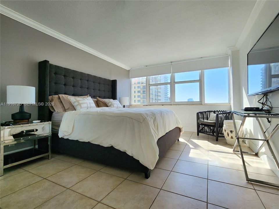 Recently Rented: $4,800 (2 beds, 2 baths, 1312 Square Feet)