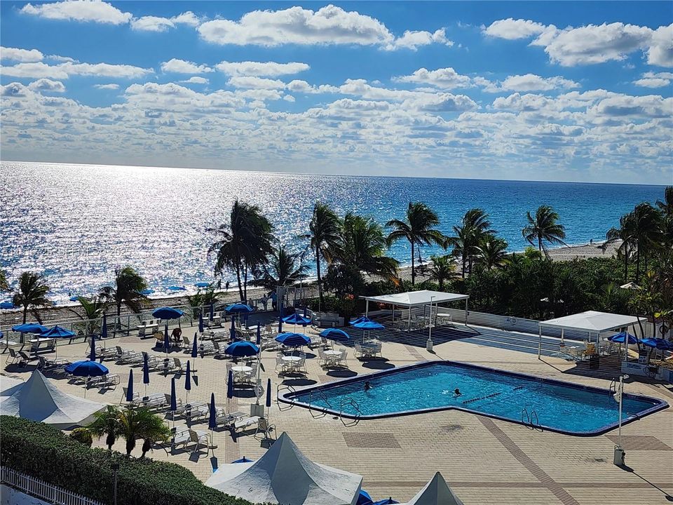PARKER PLAZA SUNNY OCEANFRONT POOL