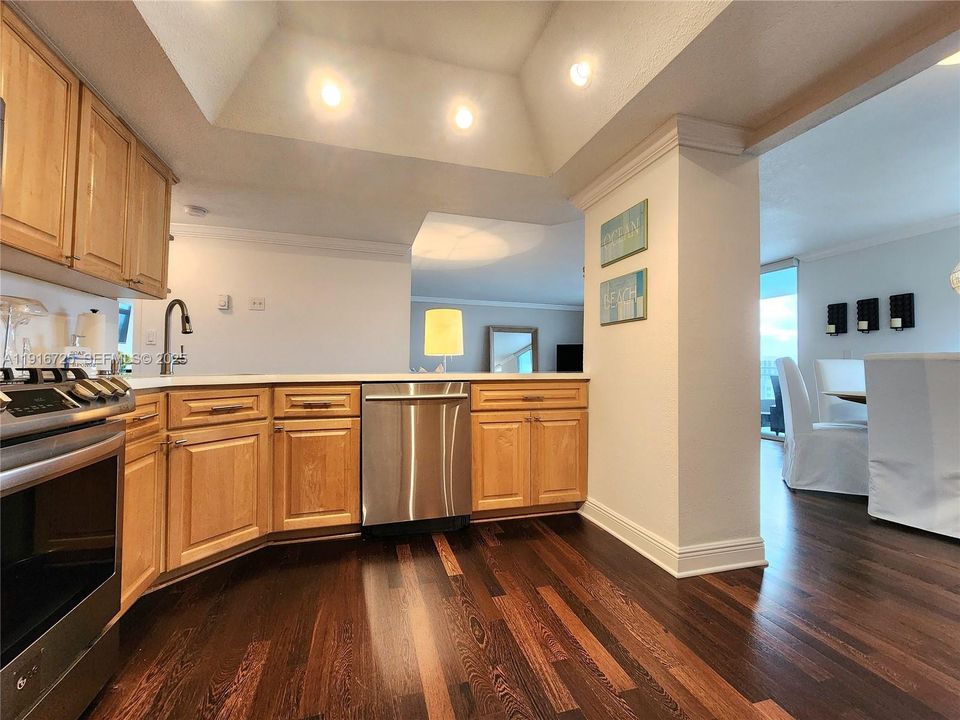 Recently Rented: $4,800 (2 beds, 2 baths, 1312 Square Feet)