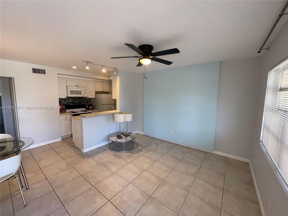 For Rent: $1,600 (1 beds, 1 baths, 575 Square Feet)