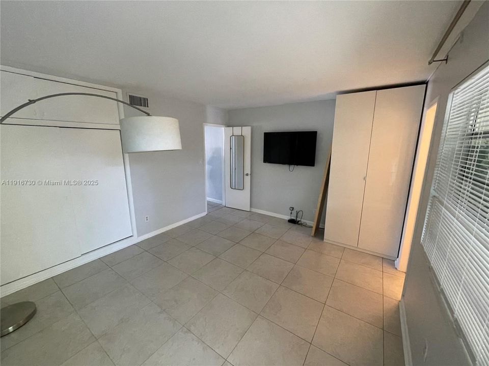 For Rent: $1,600 (1 beds, 1 baths, 575 Square Feet)