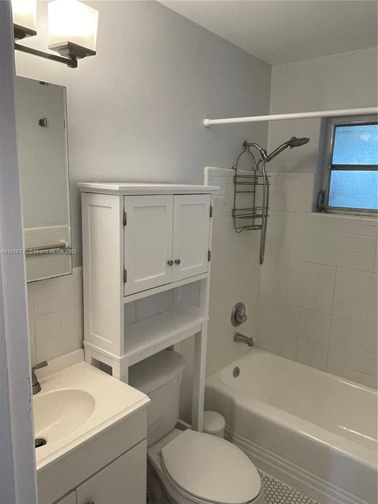 For Rent: $1,600 (1 beds, 1 baths, 575 Square Feet)