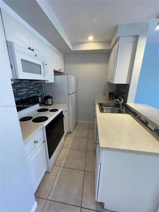 For Rent: $1,600 (1 beds, 1 baths, 575 Square Feet)