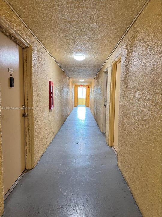 For Rent: $1,800 (1 beds, 1 baths, 660 Square Feet)