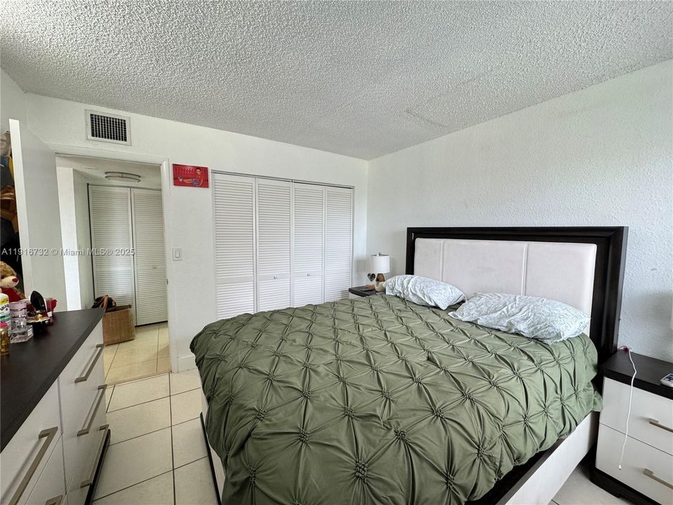 For Rent: $1,800 (1 beds, 1 baths, 660 Square Feet)