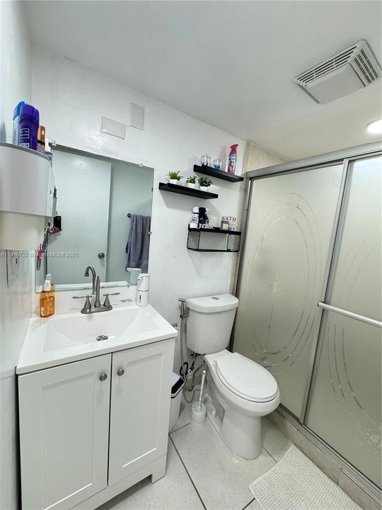 For Rent: $1,800 (1 beds, 1 baths, 660 Square Feet)