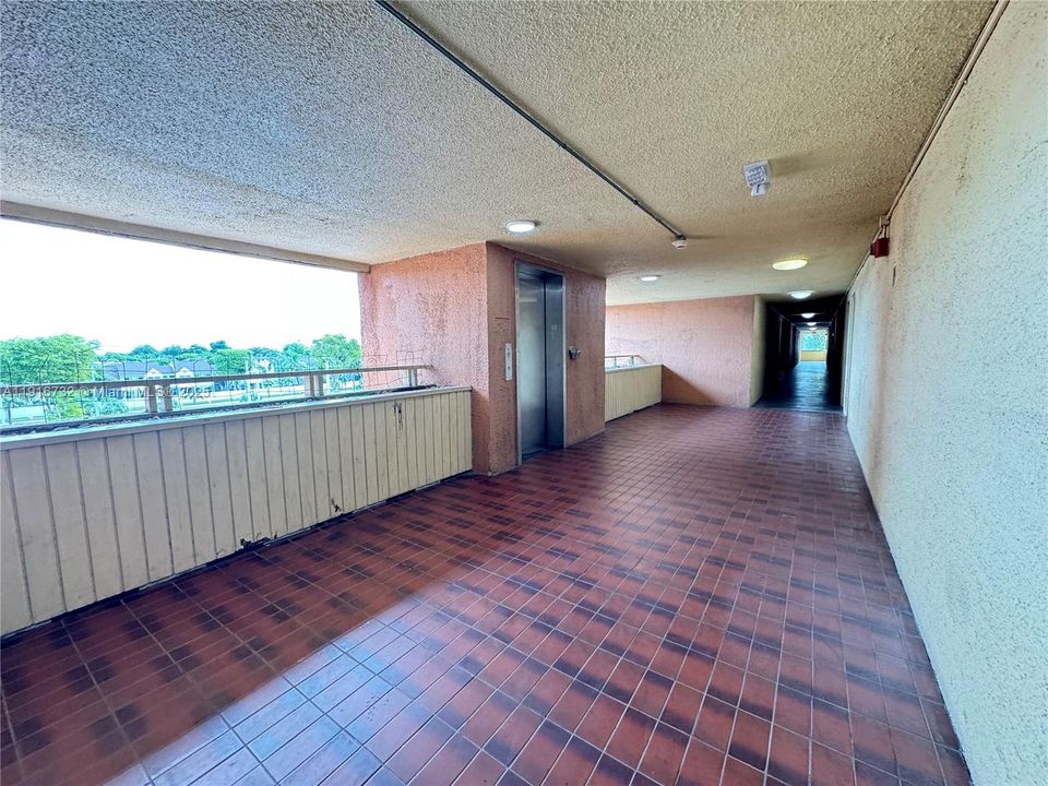 For Rent: $1,800 (1 beds, 1 baths, 660 Square Feet)