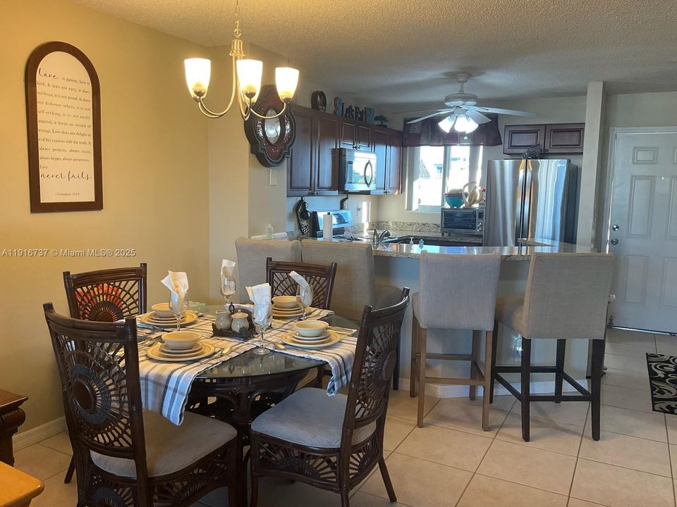 For Sale: $230,000 (2 beds, 2 baths, 832 Square Feet)