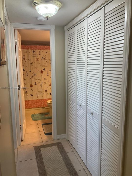 For Sale: $230,000 (2 beds, 2 baths, 832 Square Feet)