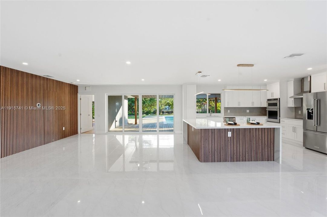 En Venta: $2,490,000 (4 camas, 3 baños, 2149 Pies cuadrados)