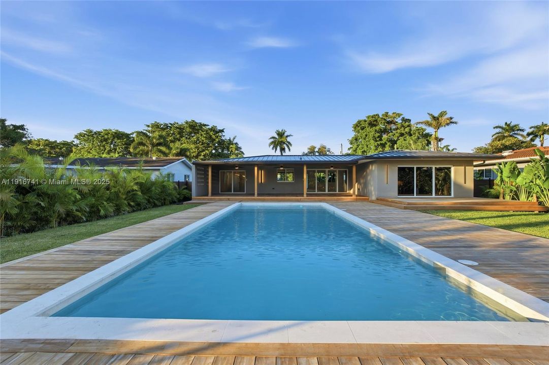 En Venta: $2,490,000 (4 camas, 3 baños, 2149 Pies cuadrados)