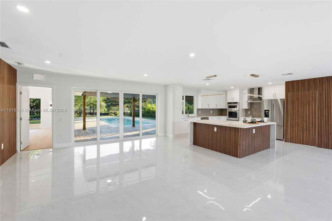 En Venta: $2,490,000 (4 camas, 3 baños, 2149 Pies cuadrados)