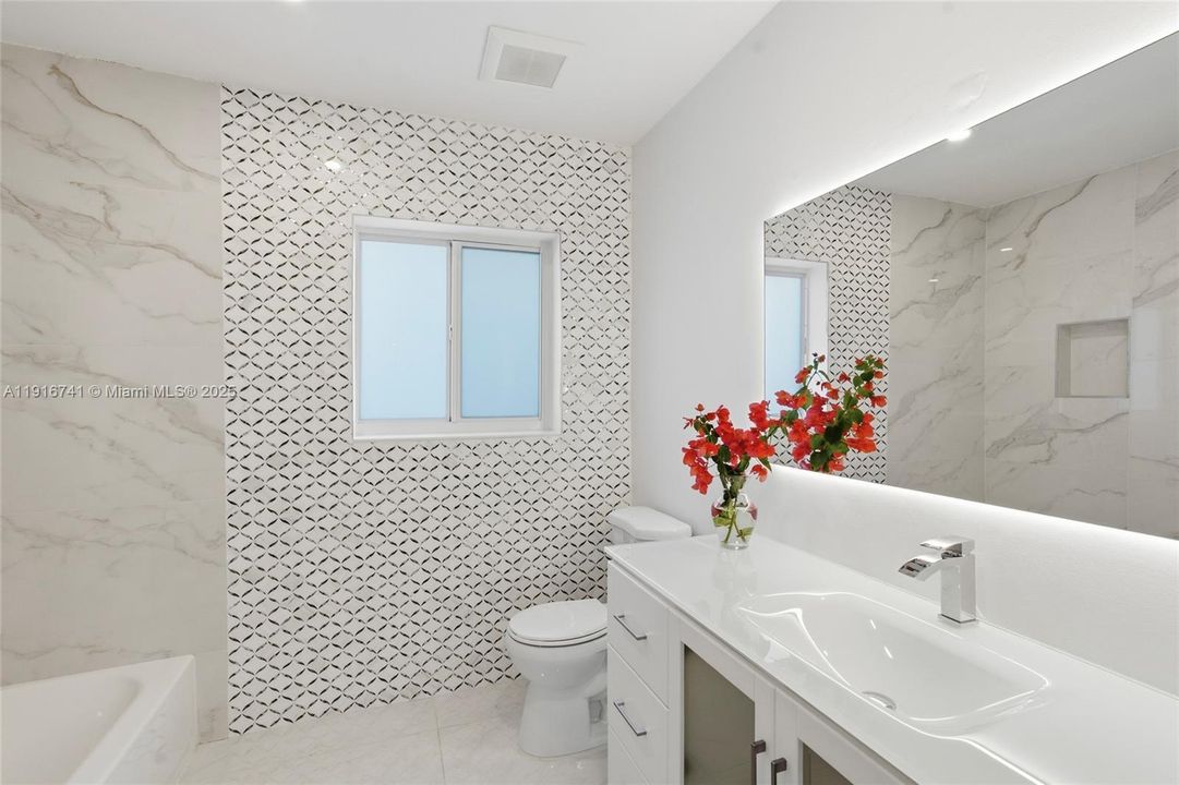 En Venta: $2,490,000 (4 camas, 3 baños, 2149 Pies cuadrados)