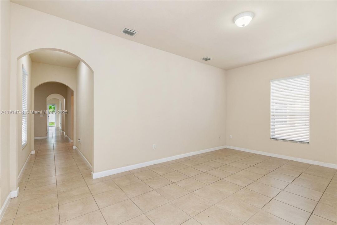 Activo con contrato: $3,500 (3 camas, 2 baños, 2120 Pies cuadrados)