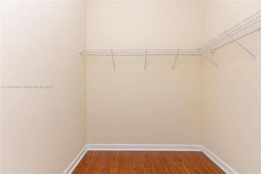 Activo con contrato: $3,500 (3 camas, 2 baños, 2120 Pies cuadrados)