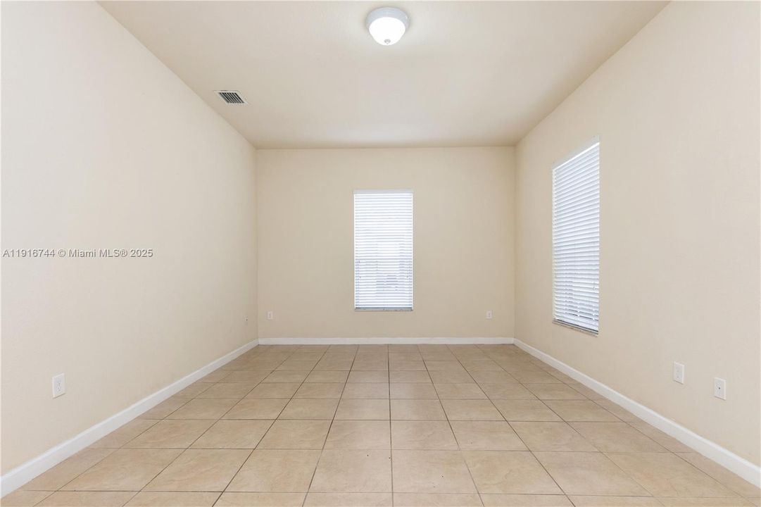 Activo con contrato: $3,500 (3 camas, 2 baños, 2120 Pies cuadrados)