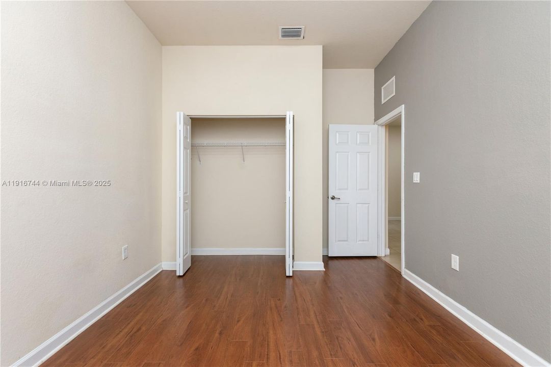 Activo con contrato: $3,500 (3 camas, 2 baños, 2120 Pies cuadrados)