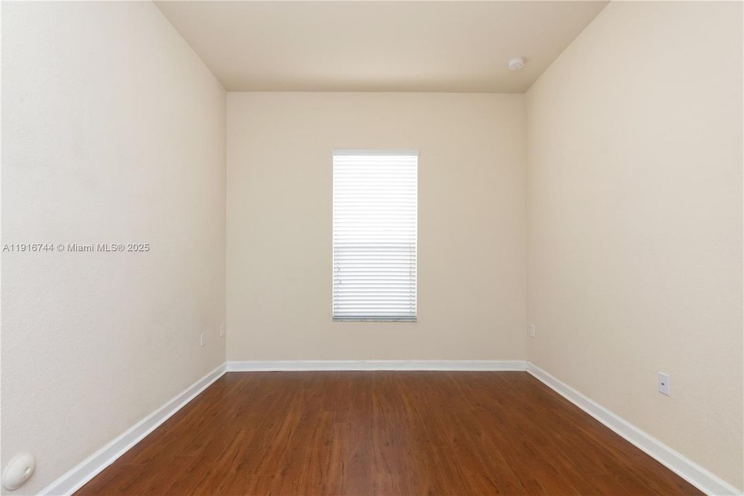 Activo con contrato: $3,500 (3 camas, 2 baños, 2120 Pies cuadrados)