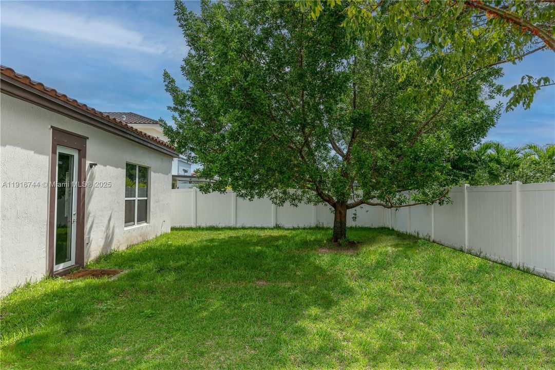 Activo con contrato: $3,500 (3 camas, 2 baños, 2120 Pies cuadrados)