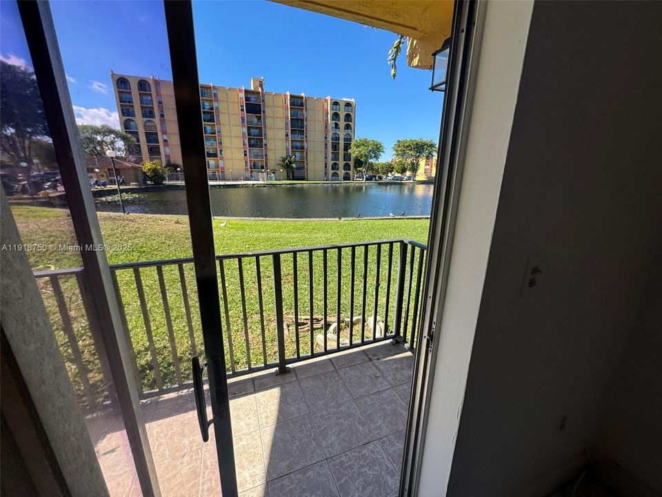 Active With Contract: $1,900 (2 beds, 2 baths, 793 Square Feet)