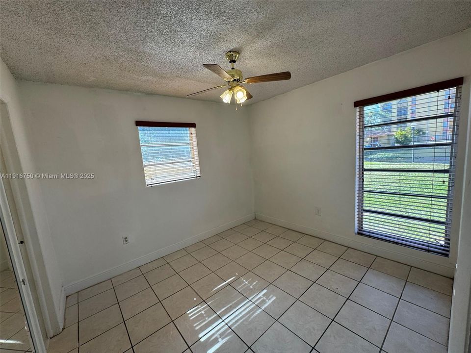 Active With Contract: $1,900 (2 beds, 2 baths, 793 Square Feet)