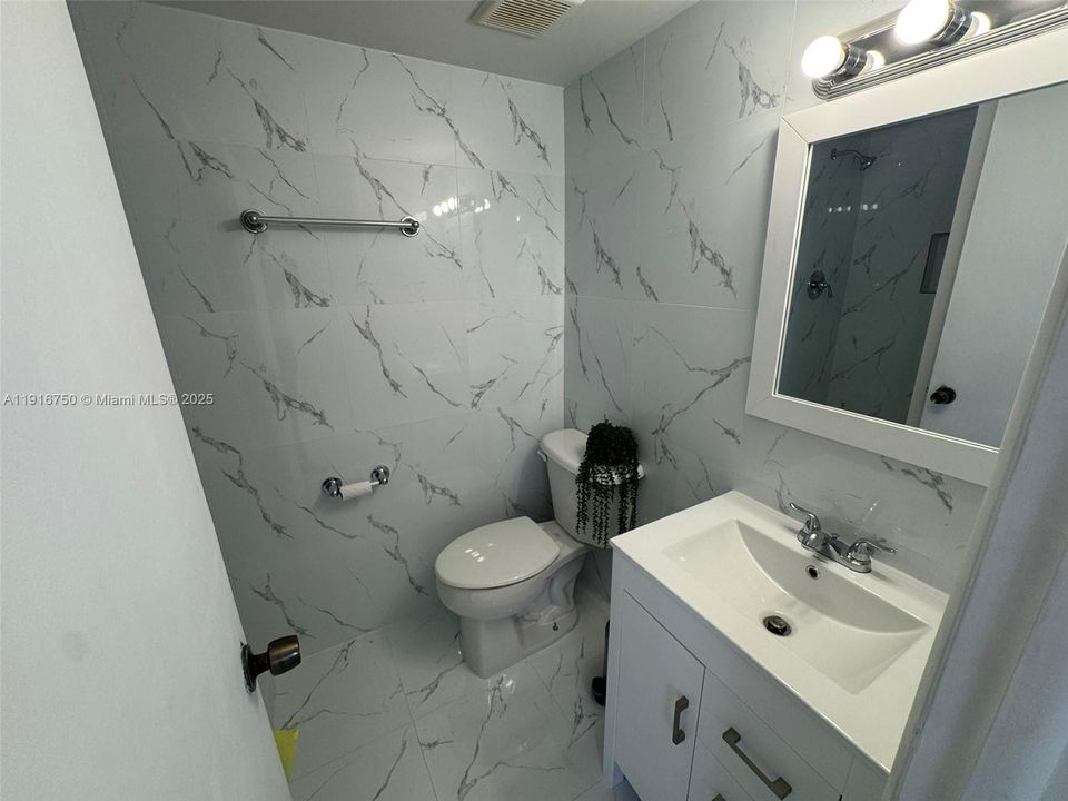 Active With Contract: $1,900 (2 beds, 2 baths, 793 Square Feet)