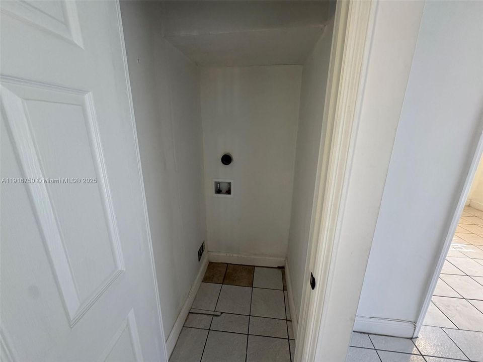 Active With Contract: $1,900 (2 beds, 2 baths, 793 Square Feet)