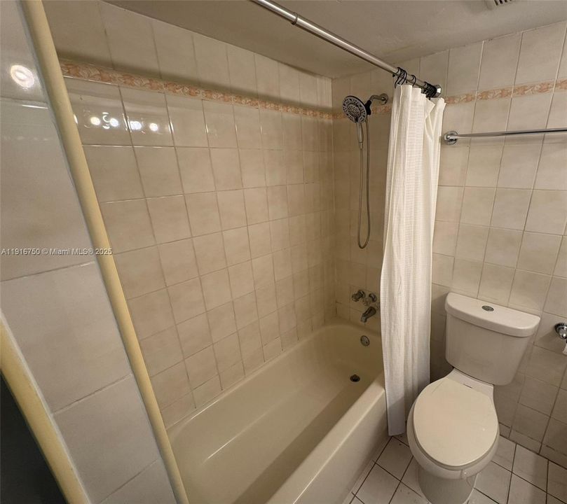 Active With Contract: $1,900 (2 beds, 2 baths, 793 Square Feet)