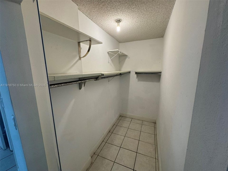 Active With Contract: $1,900 (2 beds, 2 baths, 793 Square Feet)