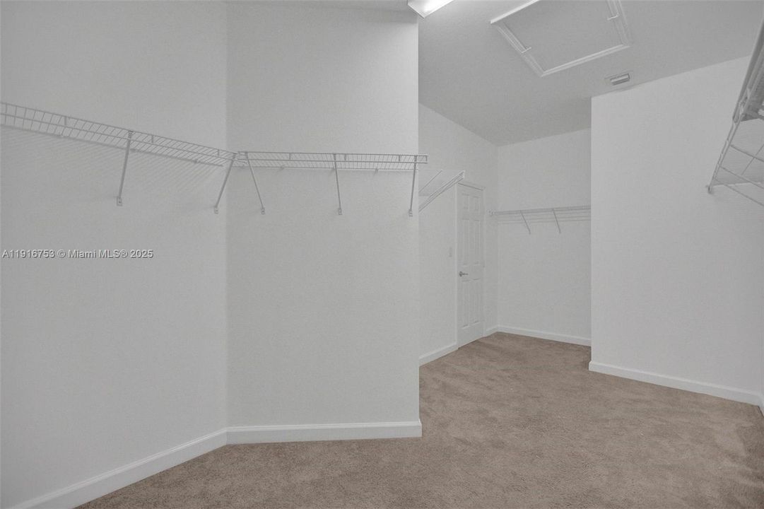 В аренду: $5,000 (5 спален, 3 ванн, 3316 Квадратных фут)