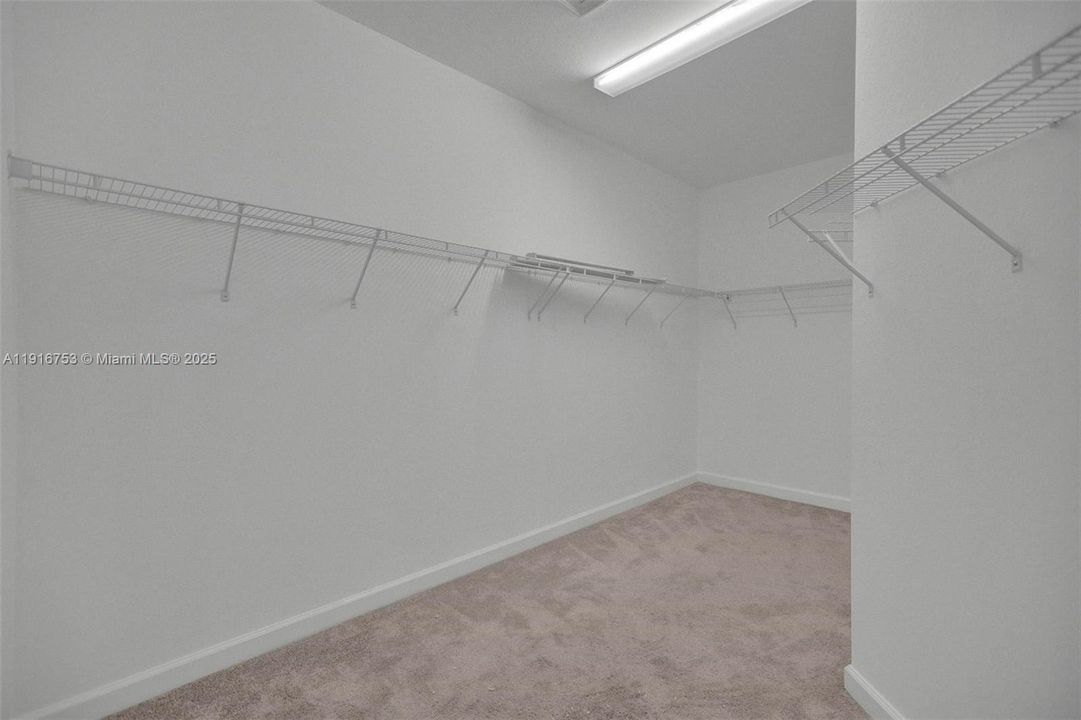 В аренду: $5,000 (5 спален, 3 ванн, 3316 Квадратных фут)