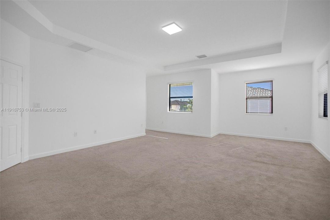 В аренду: $5,000 (5 спален, 3 ванн, 3316 Квадратных фут)