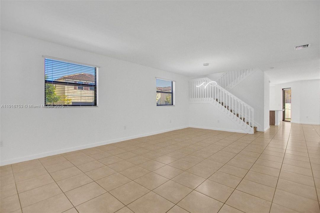 В аренду: $5,000 (5 спален, 3 ванн, 3316 Квадратных фут)