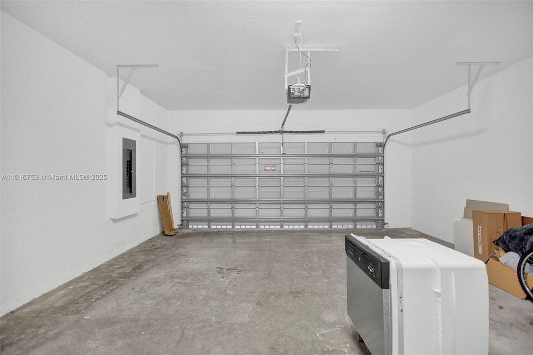 В аренду: $5,000 (5 спален, 3 ванн, 3316 Квадратных фут)