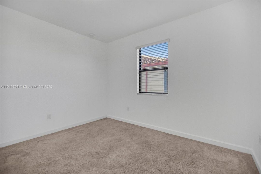 В аренду: $5,000 (5 спален, 3 ванн, 3316 Квадратных фут)