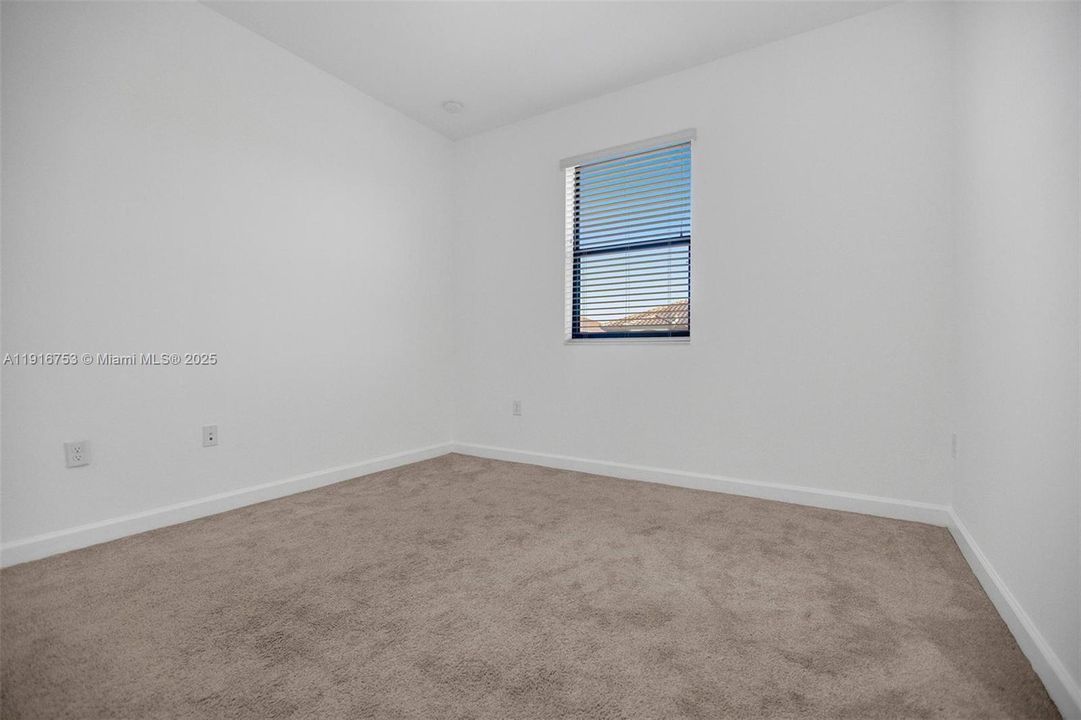 В аренду: $5,000 (5 спален, 3 ванн, 3316 Квадратных фут)