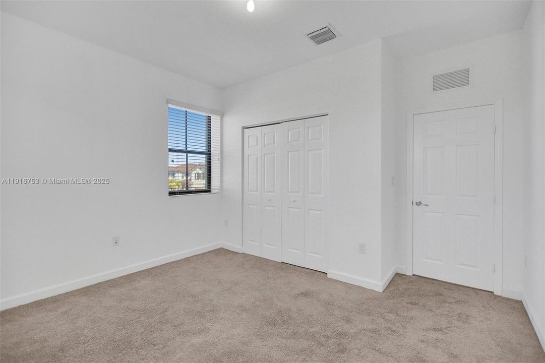 В аренду: $5,000 (5 спален, 3 ванн, 3316 Квадратных фут)